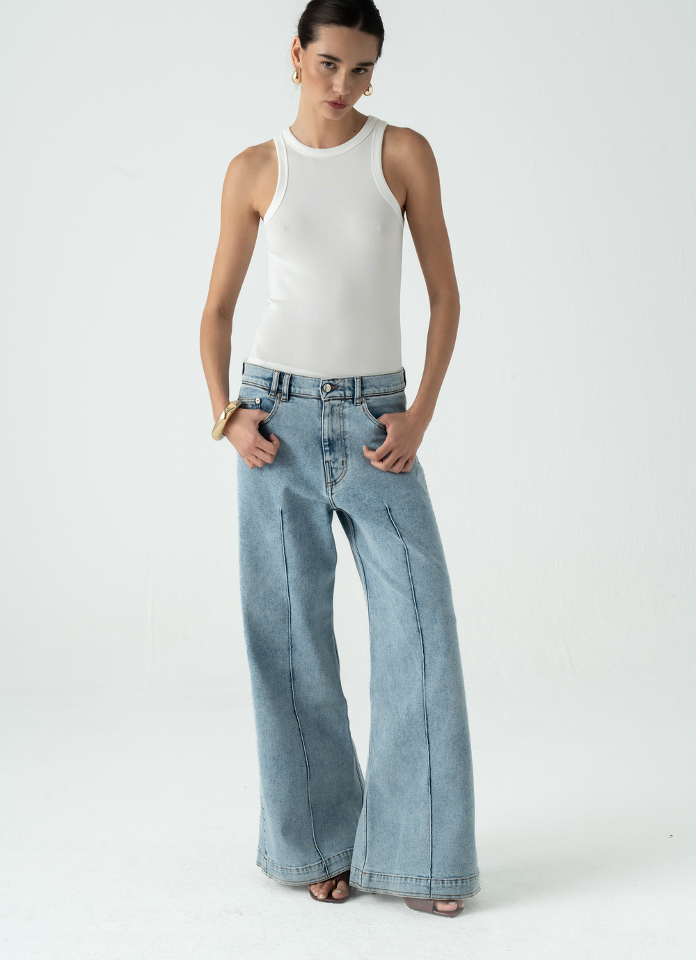 EL RESUELVE JEANS.