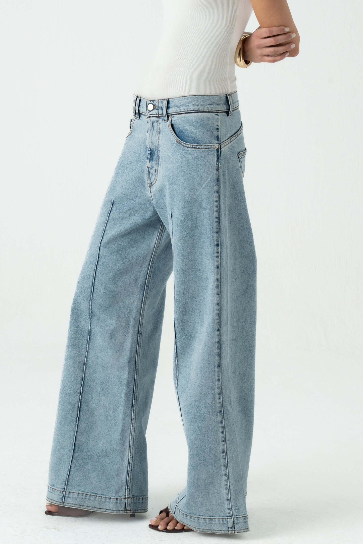 EL RESUELVE JEANS.