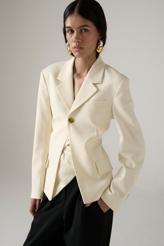 LA SEÑORA BLAZER.