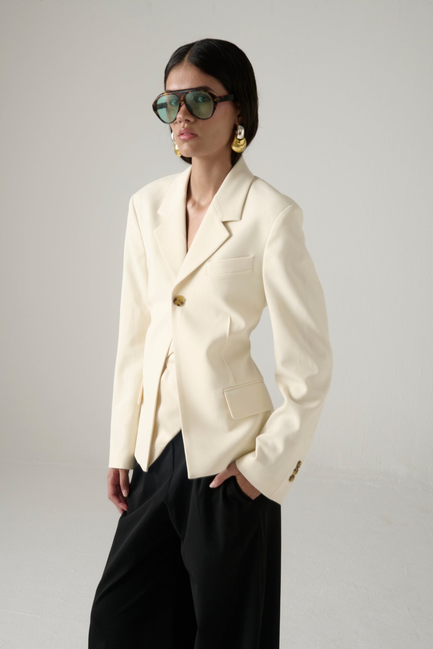 LA SEÑORA BLAZER.