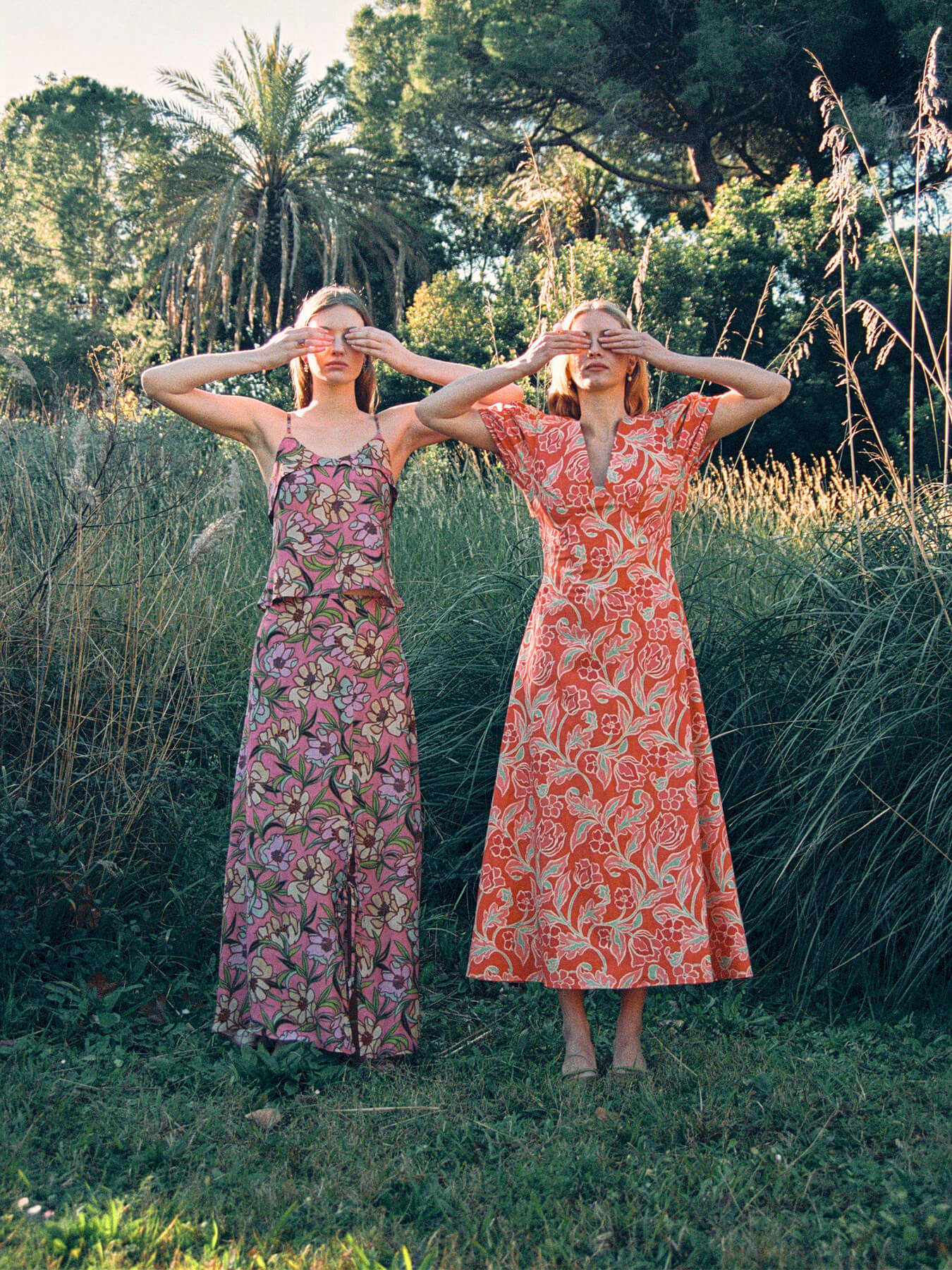 Amara Pink Floral Print Top camisas y camisetas