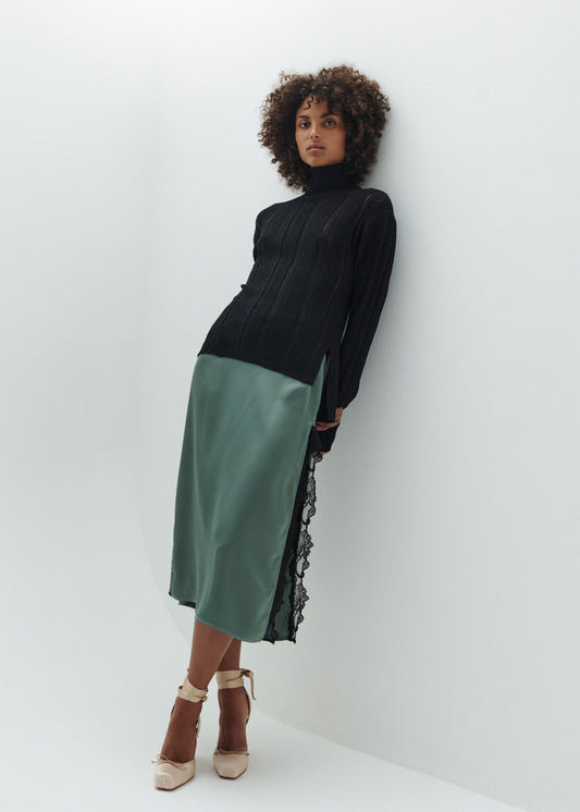 KNIT BLACK TURTLENECK