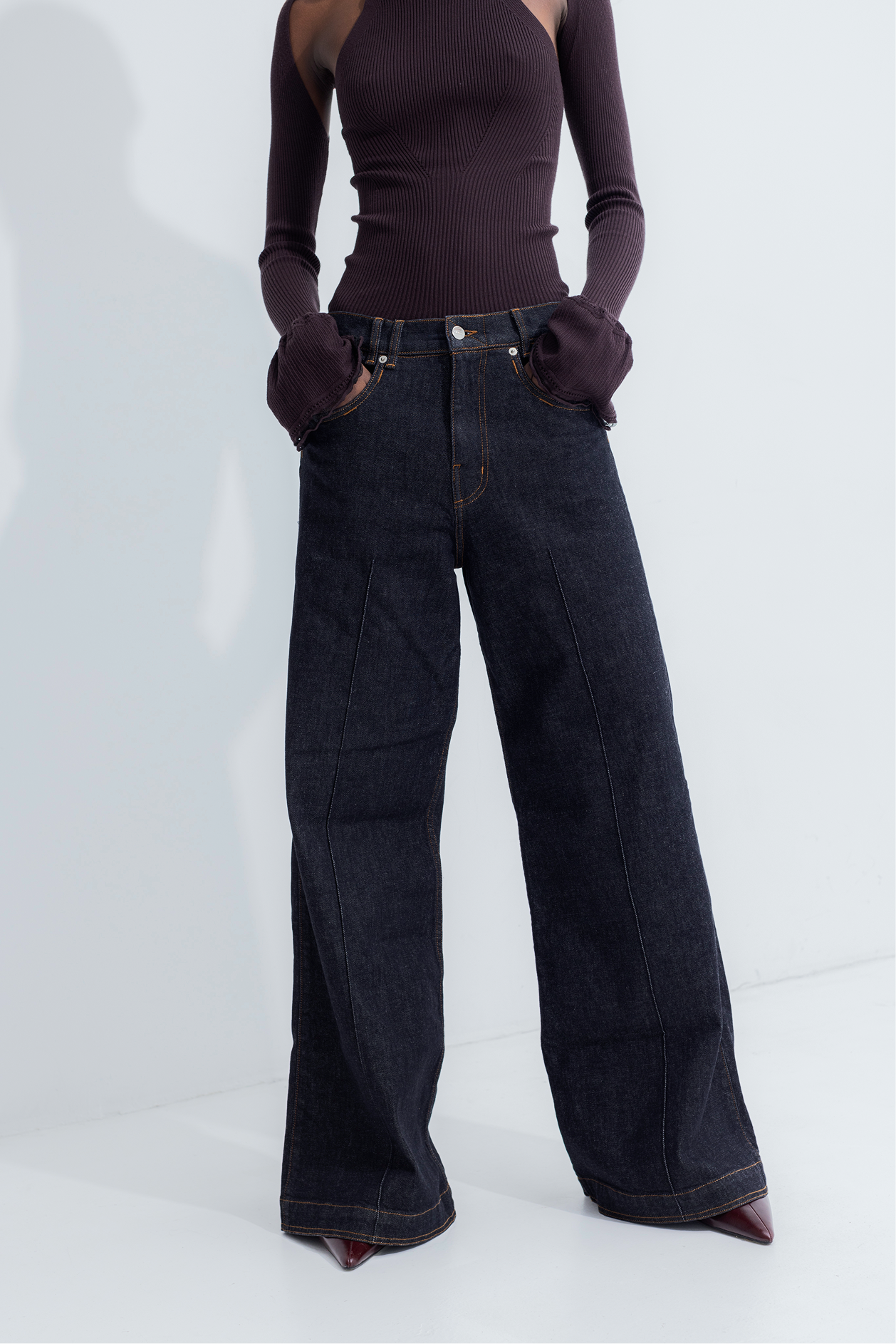 EL RESUELVE JEANS.