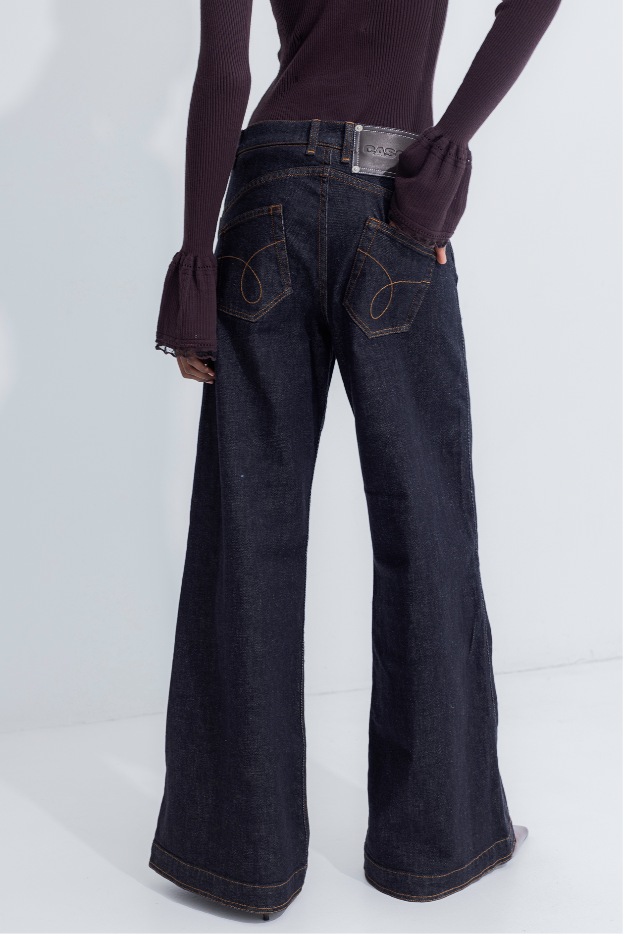 EL RESUELVE JEANS.