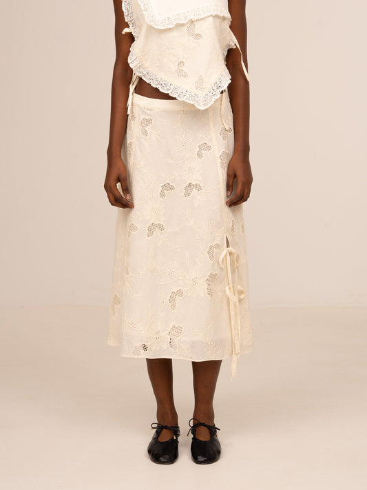 Falda midi color crema para mujer con bordado floral