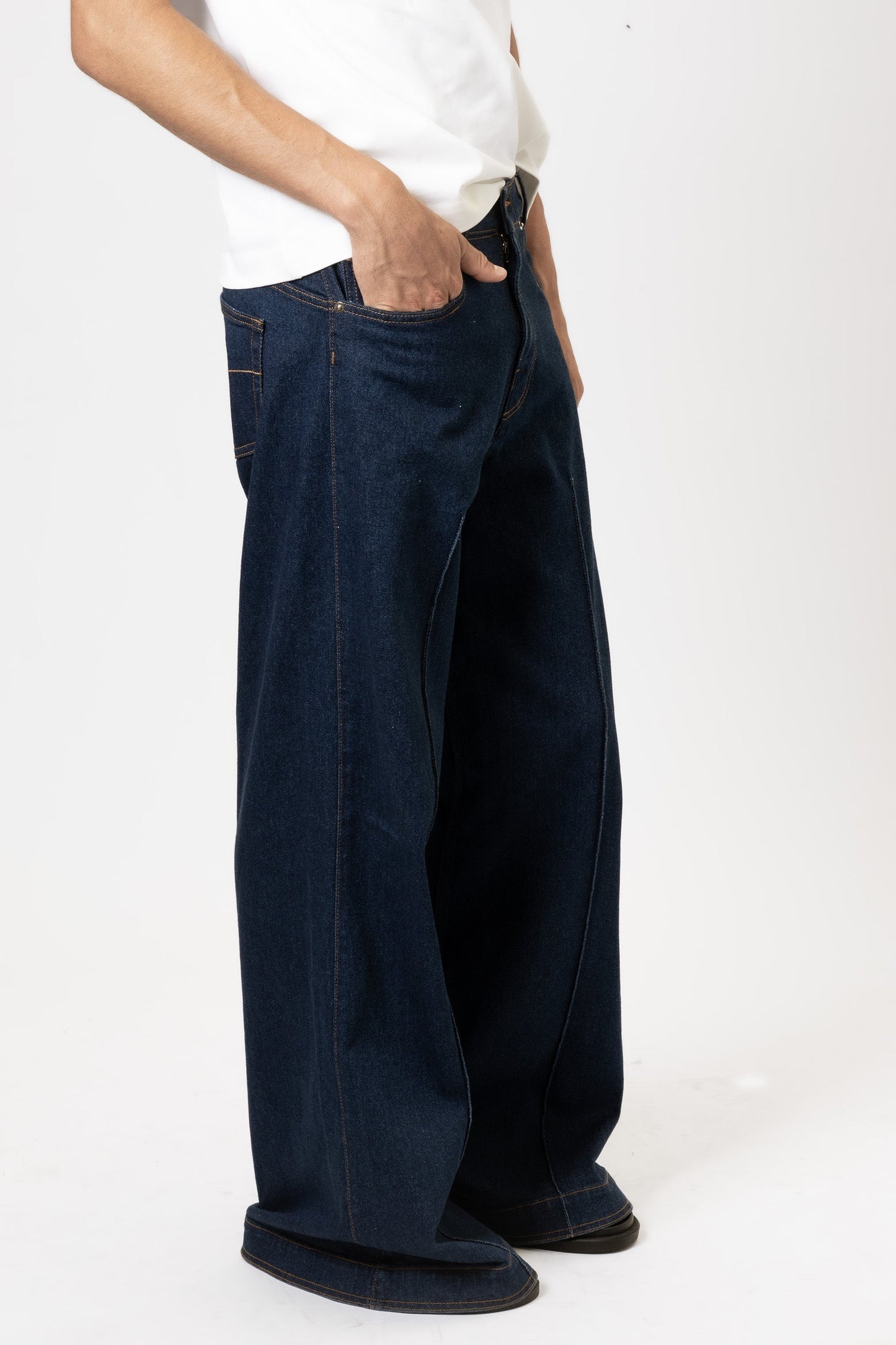 EL RESUELVE JEANS.