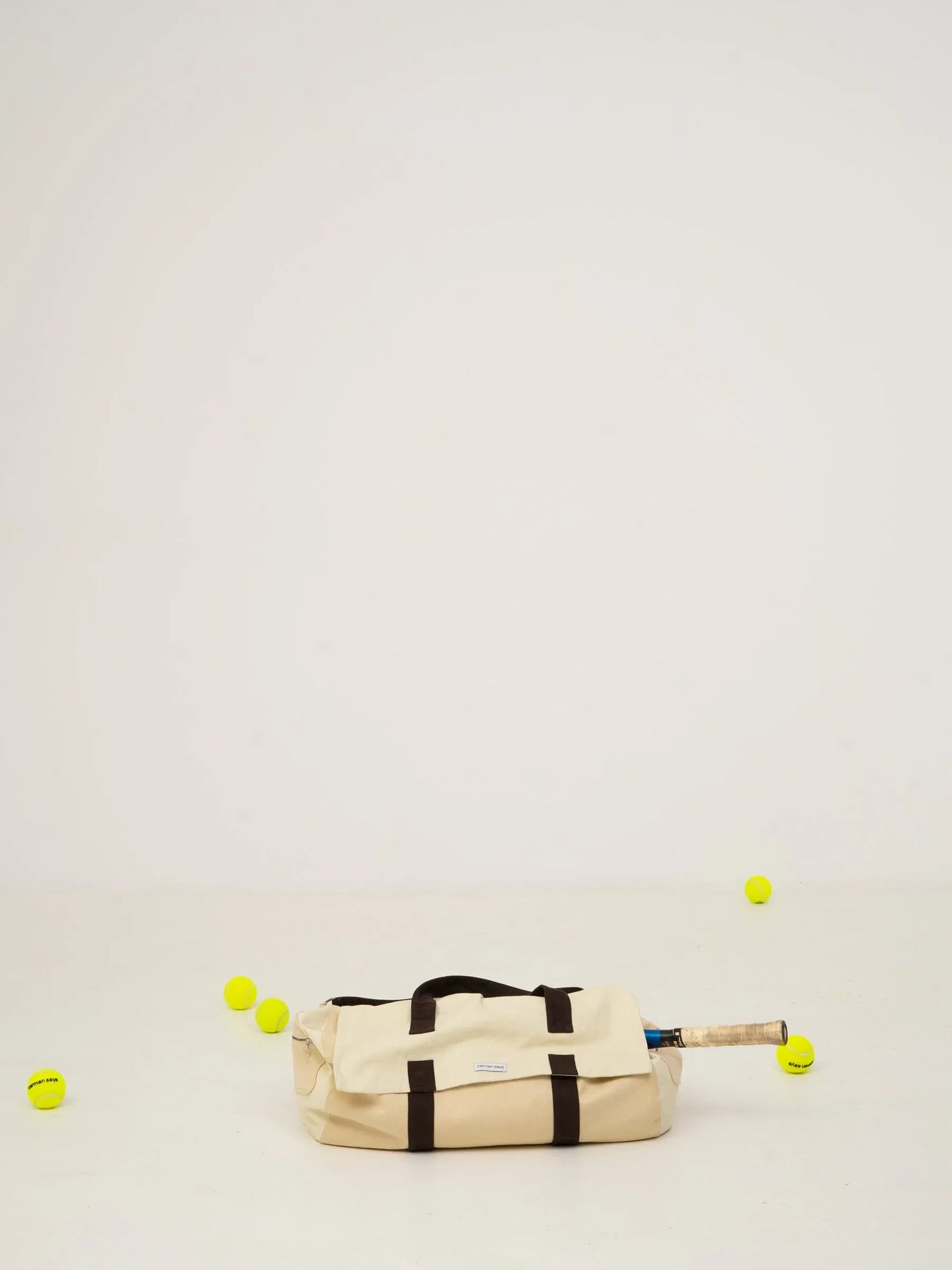 Form Beige and Brown Sports Bag accesorios