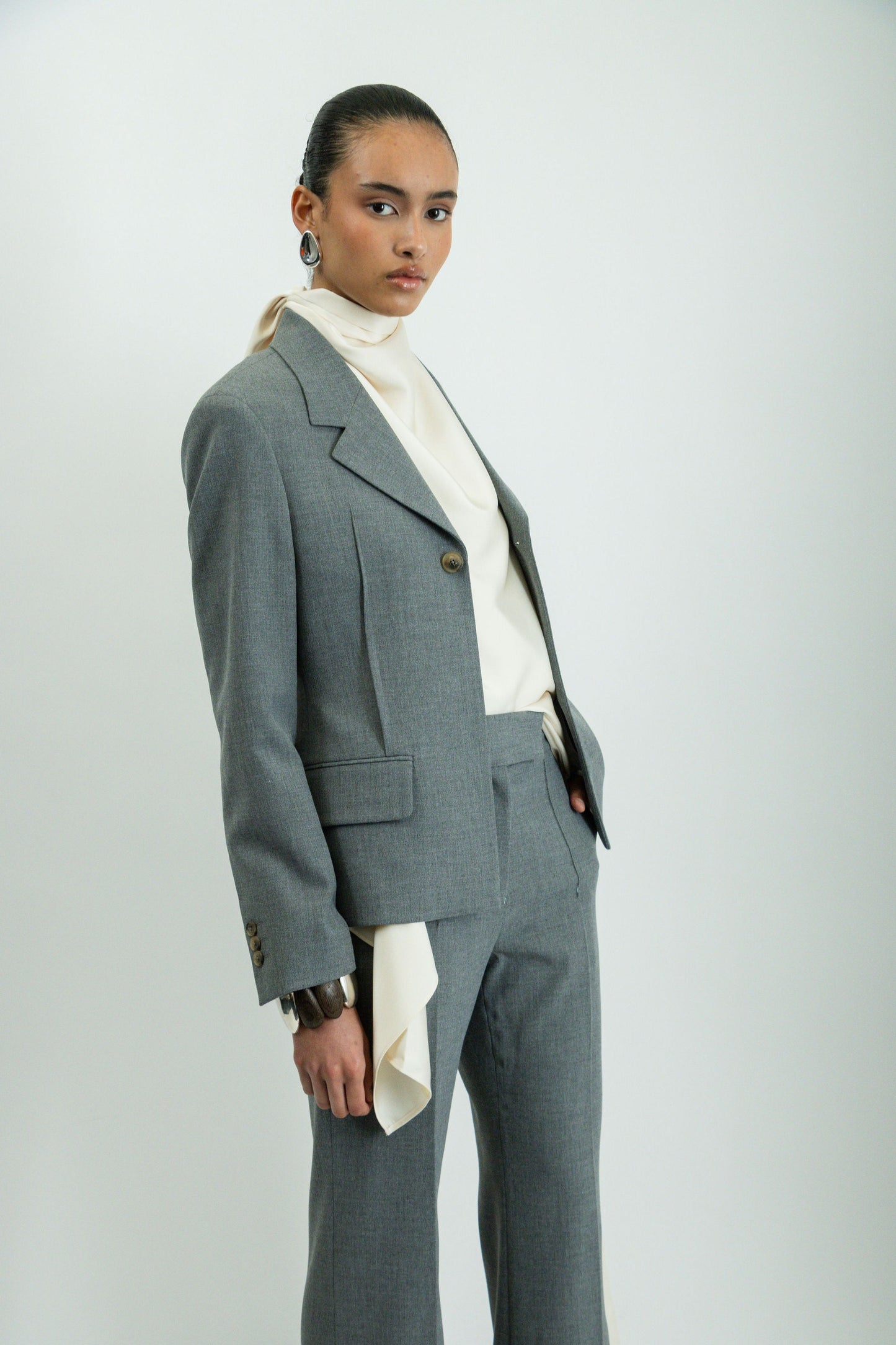 LA SEÑORA BLAZER.