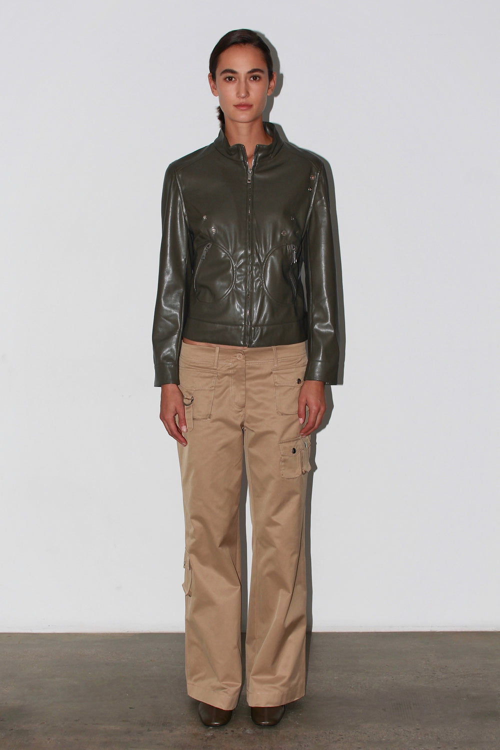 Front view of the Marina Beige Pants – high-waisted beige trousers with straight cut and tailored silhouette.