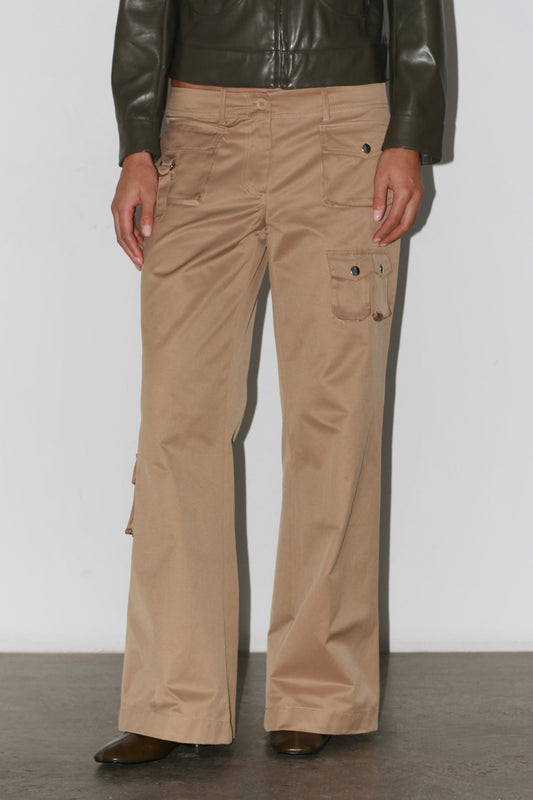 Close-up of the front – high waistband and structured seams showcasing Coloma’s craftsmanship.