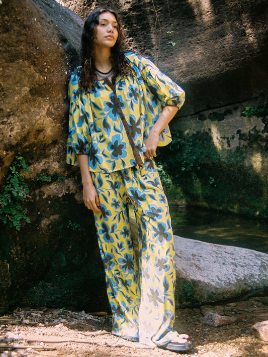 Lagoon Yellow Floral Print Top camisas y camisetas