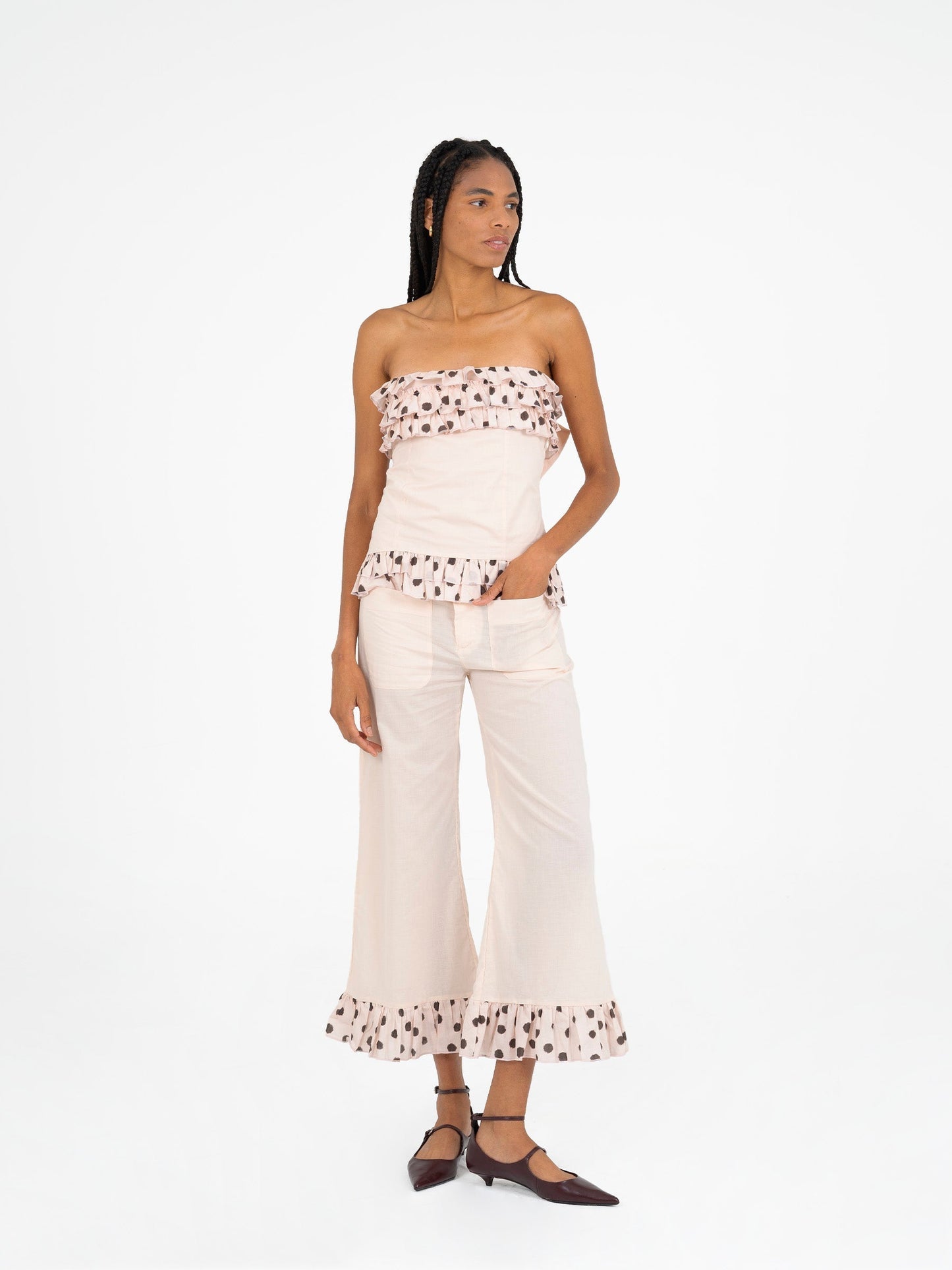 Noctis Beige Polka Dot Print Top camisas y camisetas