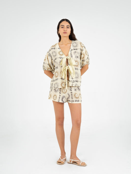 Soleil Spirit Sun-Printed Shorts pantalones