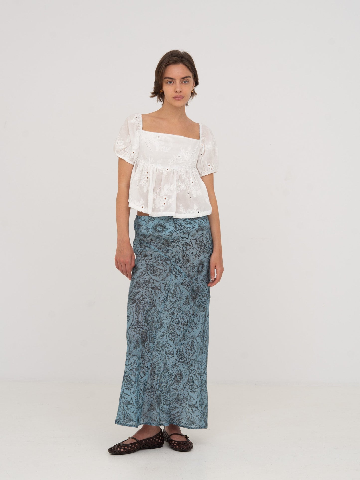 Vera Embroidered White Top camisas y camisetas