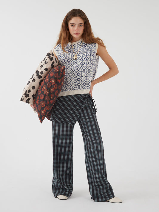 Whisper Blue and White Jacquard Vest camisas y camisetas