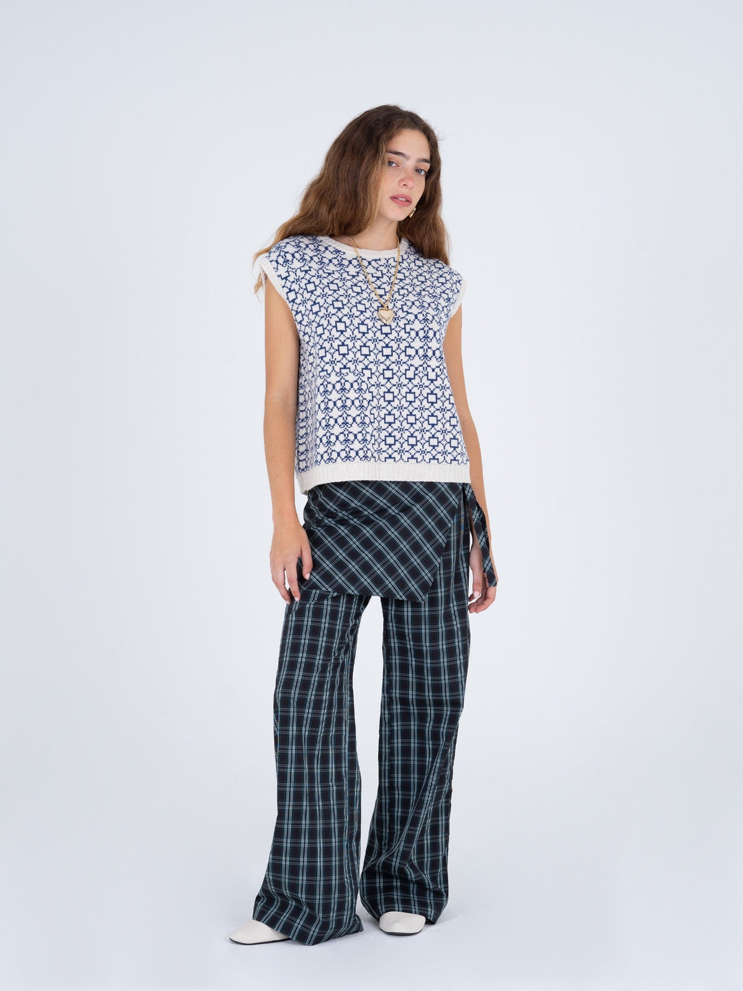 Whisper Blue and White Jacquard Vest camisas y camisetas
