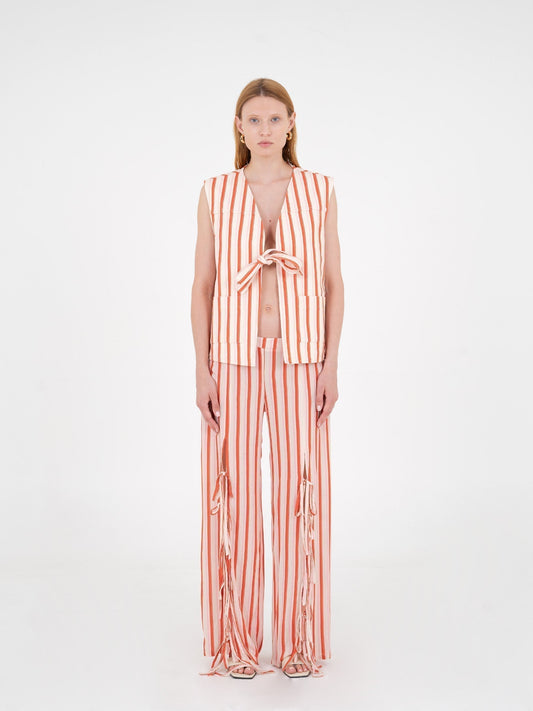 Zinnia Red Striped Printed Denim Vest camisas y camisetas