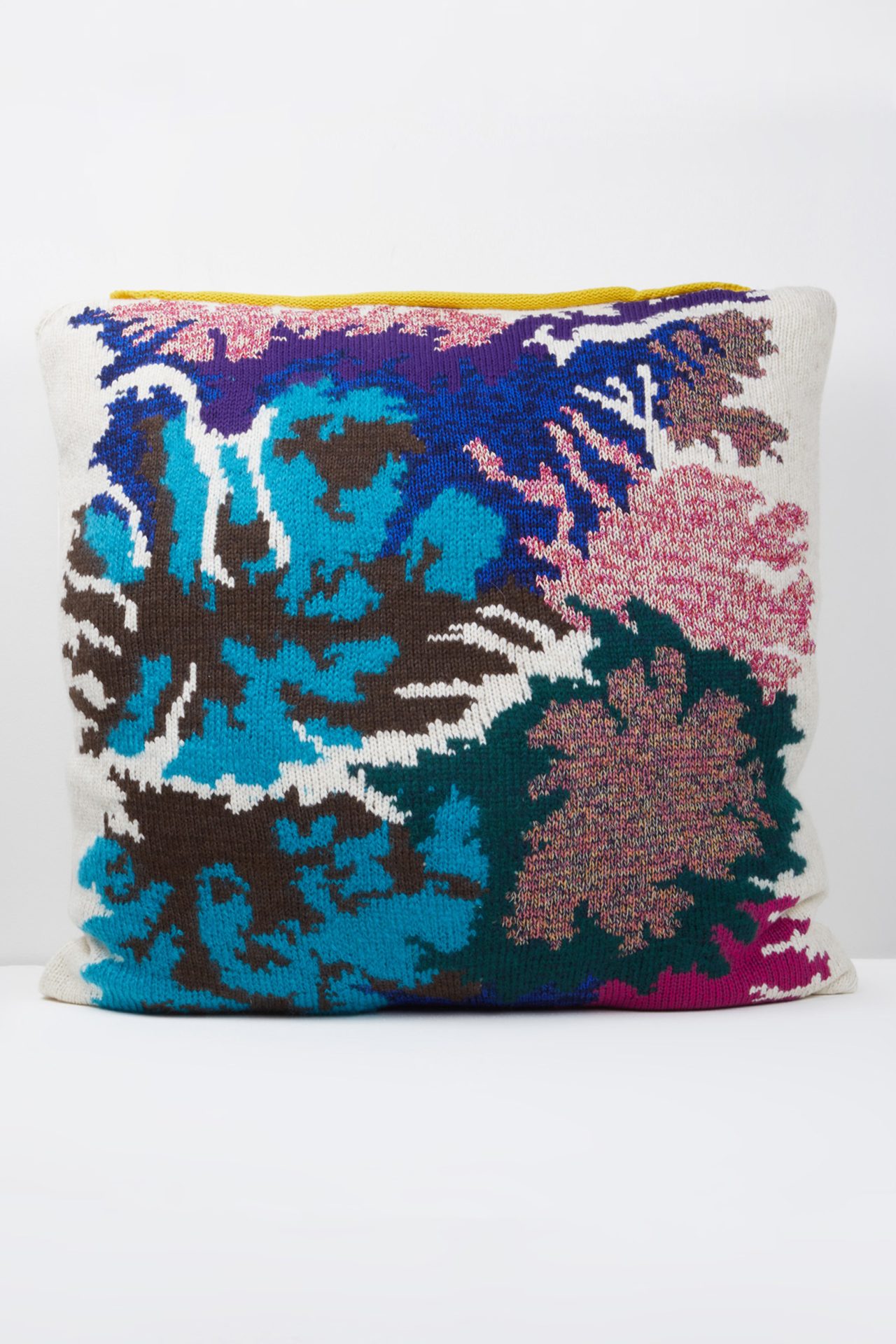 “What a messy surprise!” pillow 100 x 100 cm