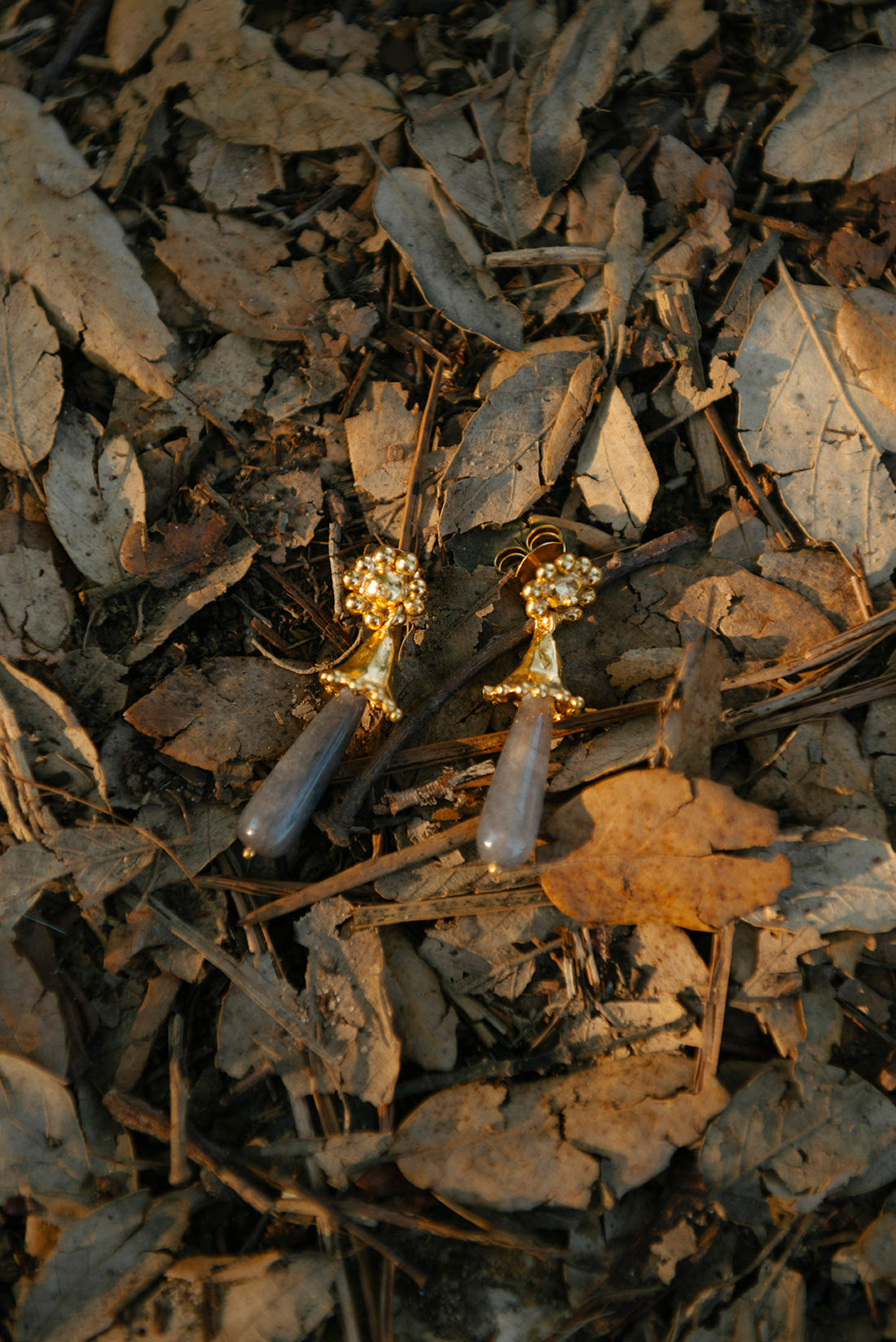 drop earrings coil gold details