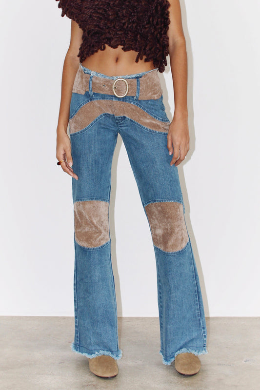 Close-up of the back – patchwork-style denim with beige leather panels, Coloma’s signature design detail.