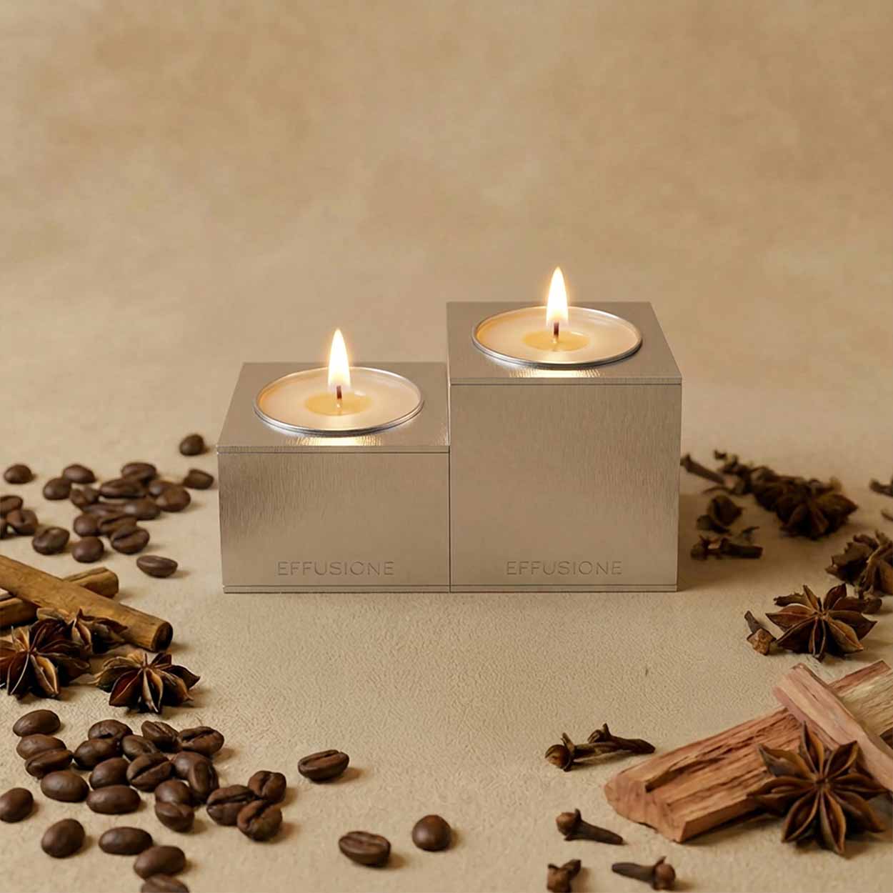 Candela magnetica Aura Double Baraggia in alluminio satinato, fragranza Baraggia  con note speziate e ambrate.