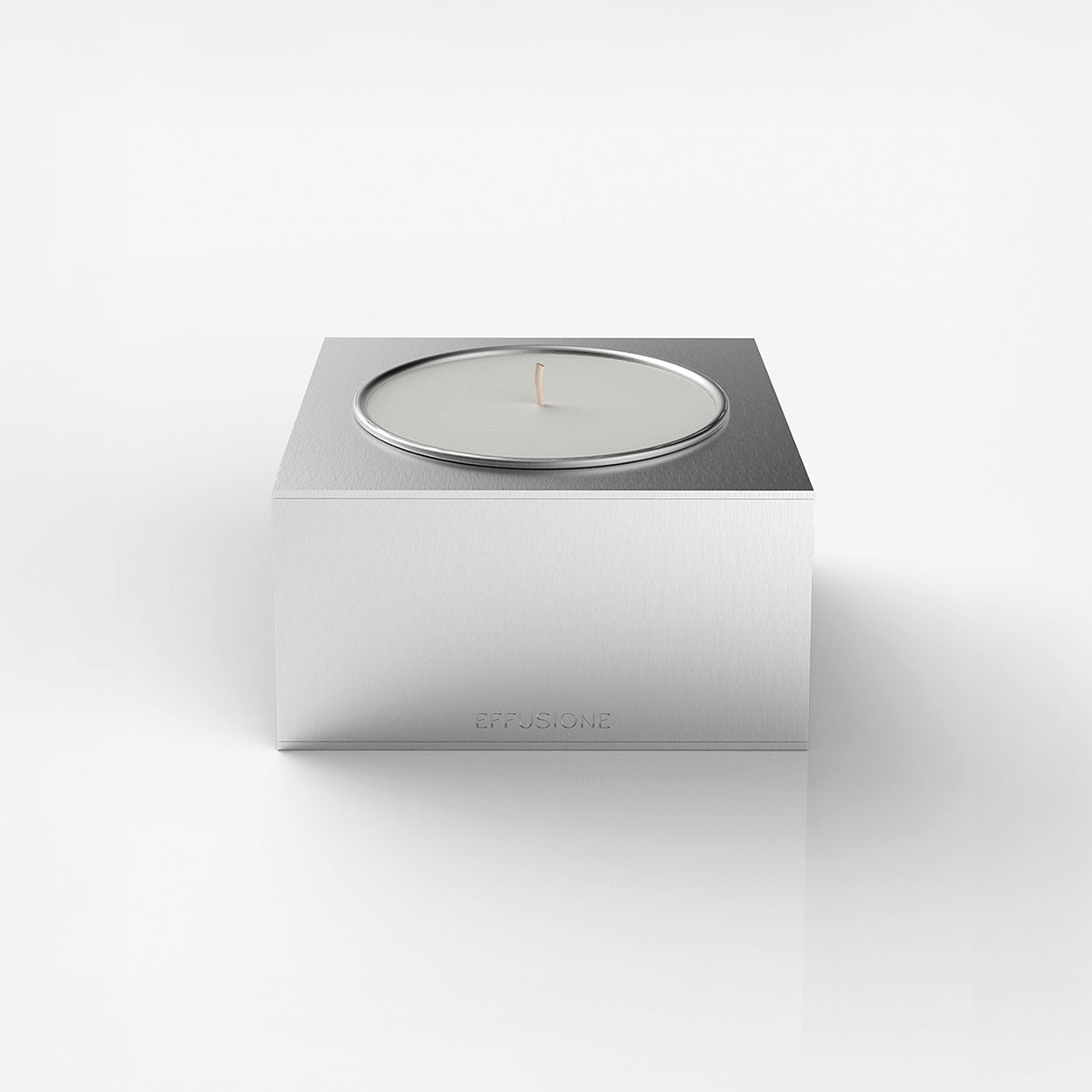 Aura One, candela singola grande Effusione in alluminio magnetica di design, vista frontale prospettica