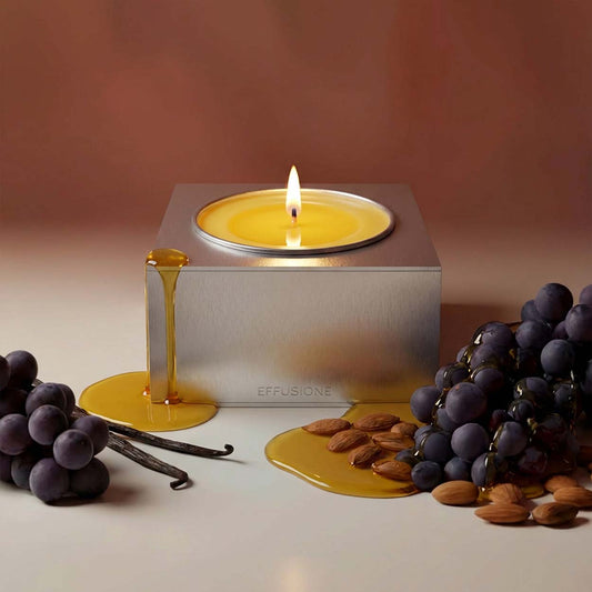 Candela magnetica Aura One Uva Rara in alluminio satinato, fragranza Uva Rara con note fruttate e legnose. 