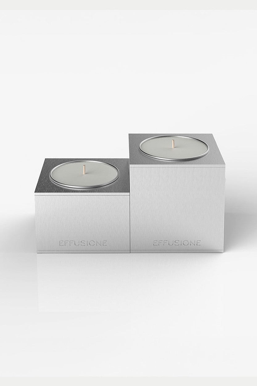 Aura Double, set di due candele piccole profumate Effusione in alluminio magnetiche di design, vista prospettica frontale