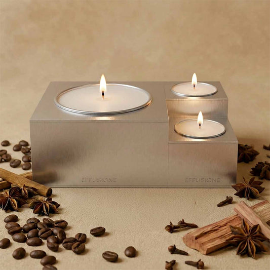 Candela magnetica Aura Baraggia in alluminio satinato, fragranza Baraggia  con note speziate e ambrate.