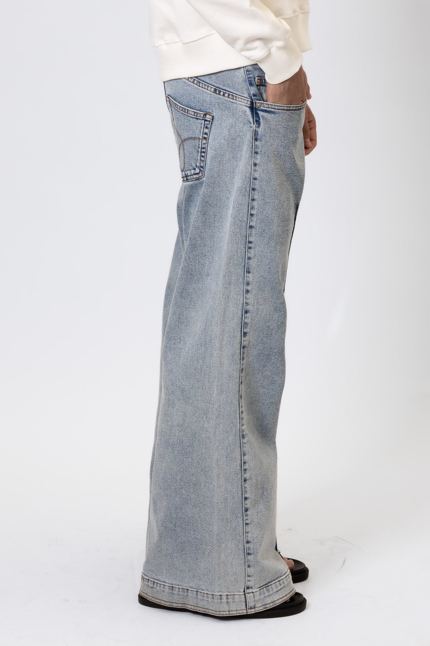 EL RESUELVE JEANS.