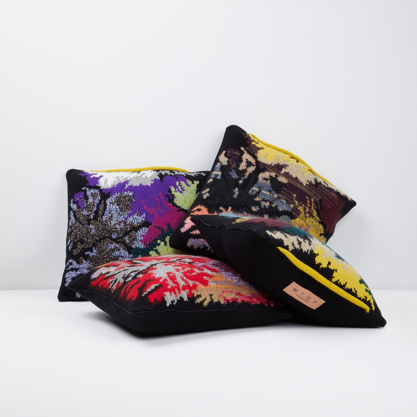 “What a messy surprise!” pillow 50 x 50 cm